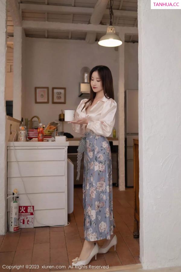   [XiuRen]高清写真图 2023.12.06 No.7770 杏子Yada 丝袜美腿第4张图片